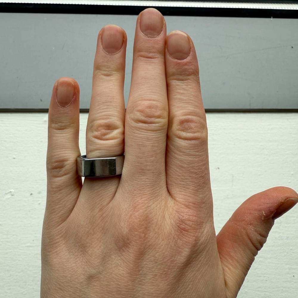 Oura Silver Metallic Smart Ring